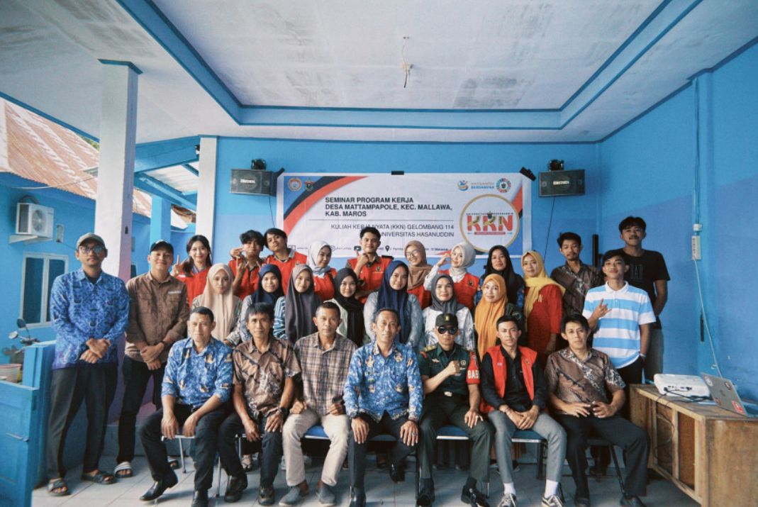 Mahasiswa KKN-T 114 Mattampapole Universitas Hasanuddin Gelar Seminar Program Kerja di Kantor Desa Mattampapole