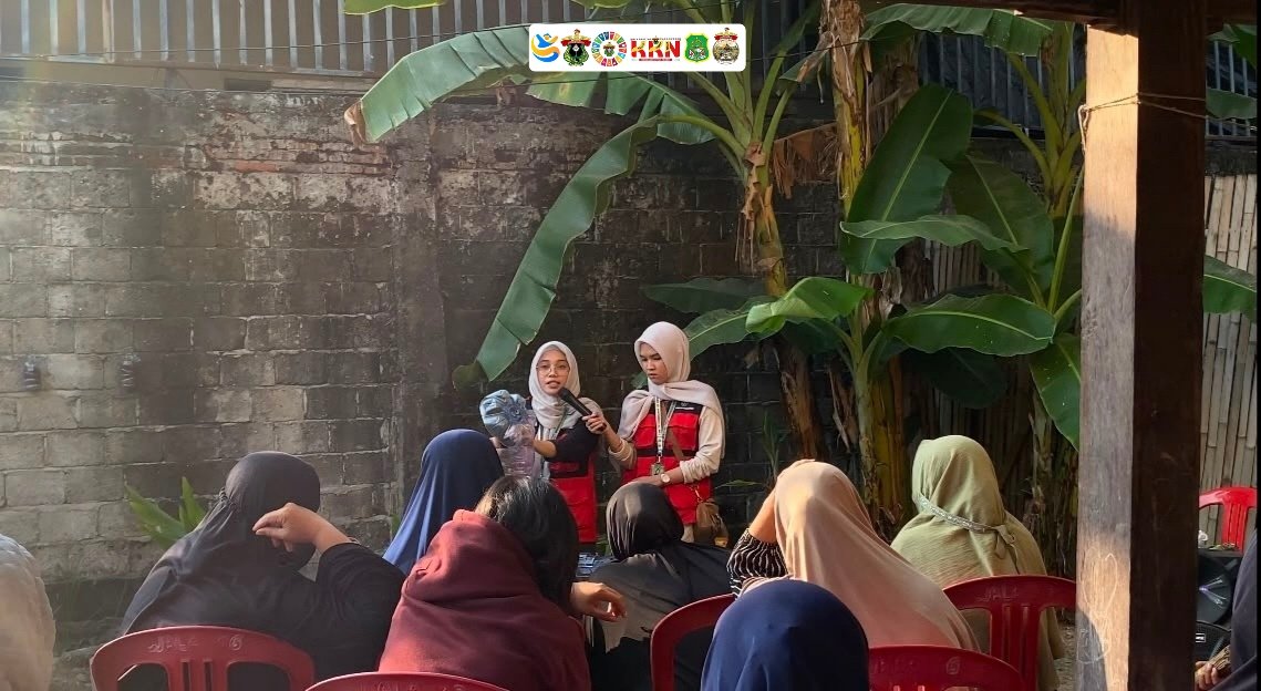 Pengolahan Limbah Organik dan Anorganik dalam Pembuatan Komposter dan Demplot Tanaman untuk Pemanfaatan Limbah Rumah Tangga di Kelurahan Wala