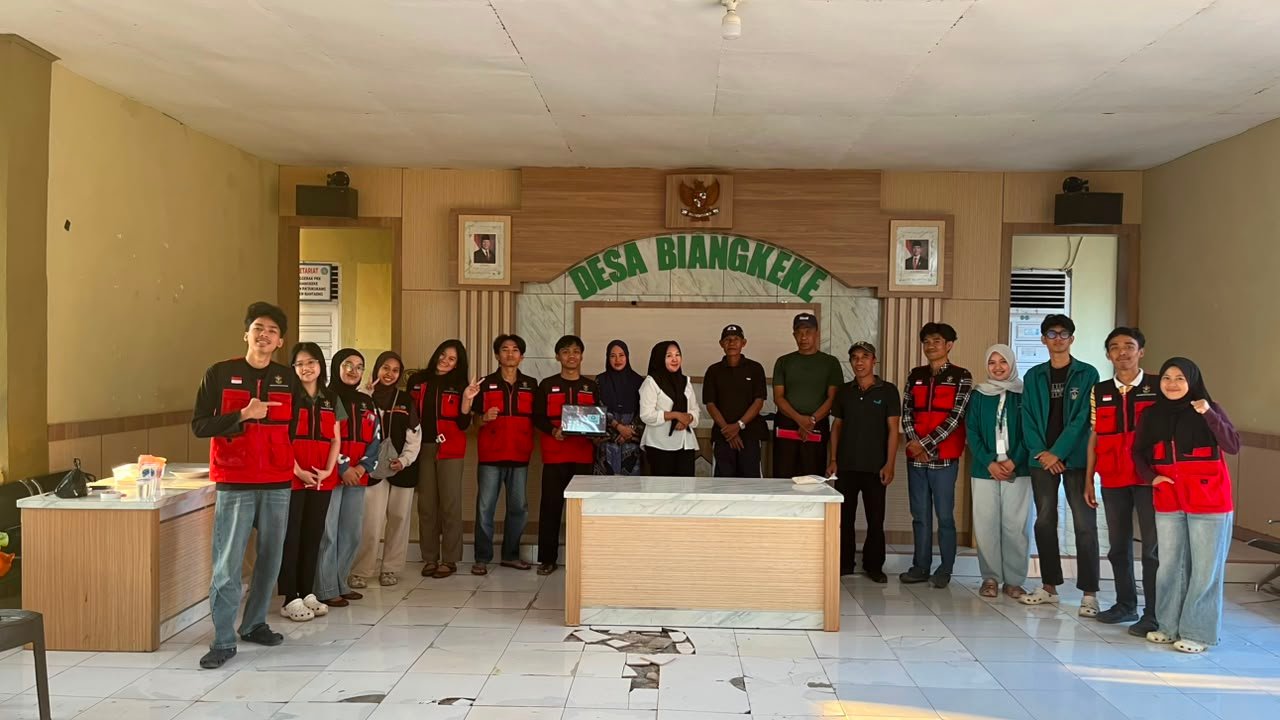 Mahasiswa KKN-T Unhas Edukasi Warga Biangkeke soal Hak Pelayanan Publik dan Bahaya Maladministrasi