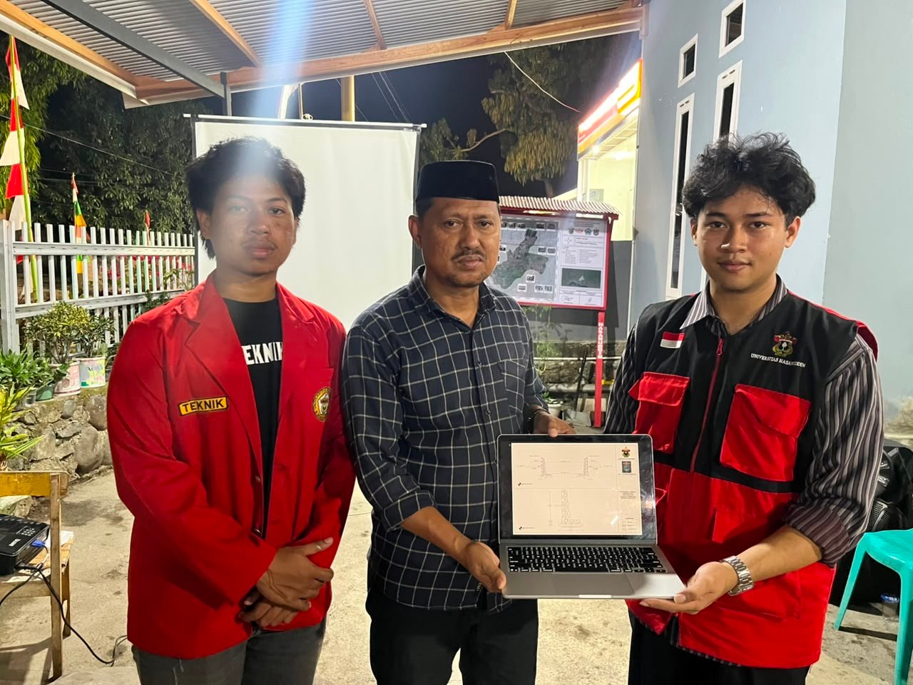 Cegah Banjir Musiman, KKN-T Unhas Susun Perencanaan Tanggul di Perbatasan Dusun Baraya dan Dapoko